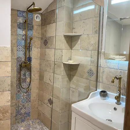 Domaine De Combe Beluze Bed & Breakfast Mison